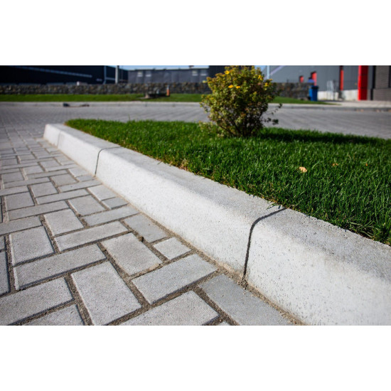 Тротуарна плитка "Цегла без фаски" — стильне рішення для рівного мощення